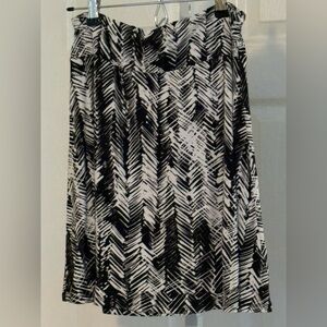 NWOT Dakini Black and White Skirt small